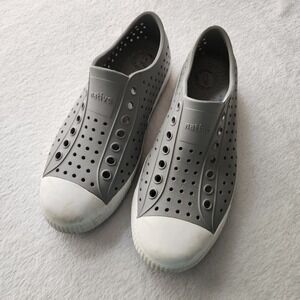Native Jefferson Slip On Shoes Womens 7 Grey Perforated Beach Summer Sandals